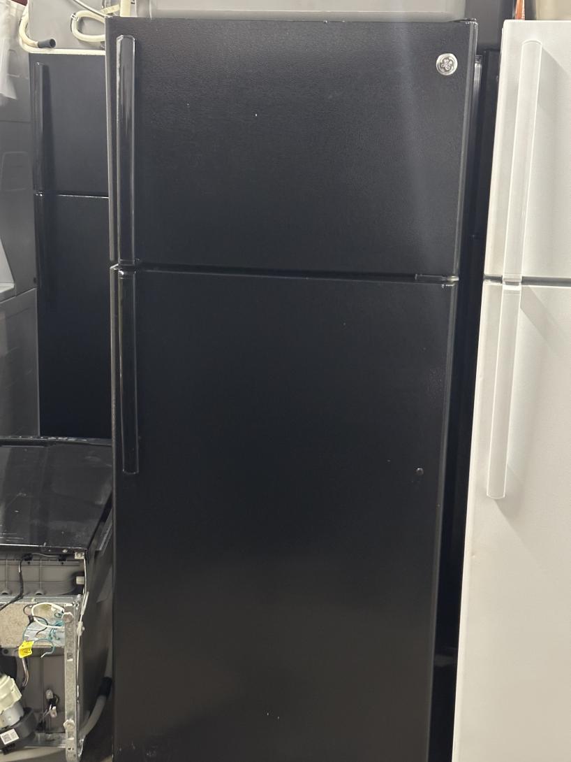 18 cubic-foot GE refrigerators in black or white! High-quality 