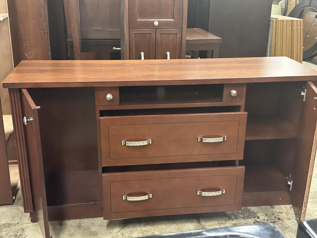Beautiful entertainment center with 2 drawers/cabinets 